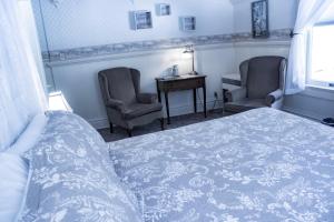 Llit o llits en una habitació de McCloud River Bed and Breakfast