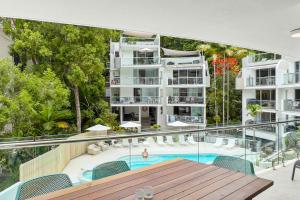 Appartamento con balcone e piscina. di The Cove Noosa - Apartment 11 a Noosa Heads