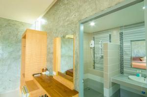 a bathroom with a shower and a sink at Haadson Resort & Koh Raham in Haad Son