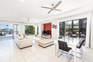 Fotografie z fotogalerie ubytování Cairns Beaches Home, Marina View, Sleeps 12 v destinaci Yorkeys Knob