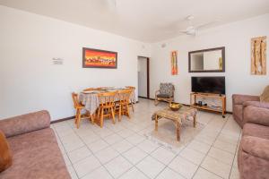 TV a/nebo společenská místnost v ubytování DUBANTRY 8