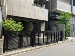 a black fence in front of a building at Al Di La 四谷 in Tokyo