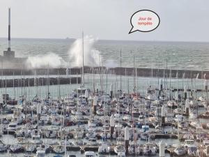 海景或在公寓看到的海景