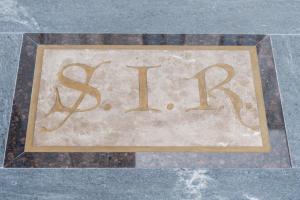a sign on a sidewalk with the initials psi at SIR LUXURY BOUTIQUE HOTEL in Brăila
