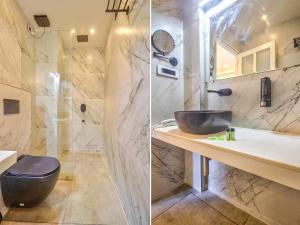 2 immagini di un bagno con lavandino e servizi igienici di Pajaros Blu a Calangute