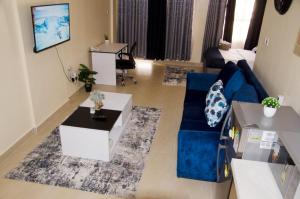TV a/nebo společenská místnost v ubytování Lux Suites City View Studios Ngara