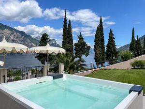 a swimming pool with a view of the water at Hotel Oasi Beach in Malcesine