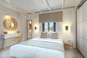 Escape View Villa with private pool by Caldera Housesにあるベッド