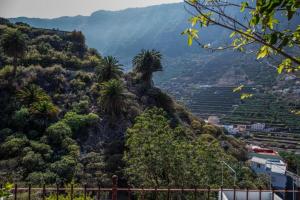 Zdjęcie z galerii obiektu Casa rural con Wifi y estupenda vista a la montaña en Hermigua w mieście Hermigua