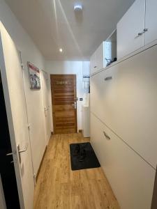Kuchyňa alebo kuchynka v ubytovaní Appartement 6 personnes avec Parking Couvert - 1 chambre - 4 lits - Netflix & wifi haut débit