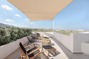 Escape View Villa with private pool by Caldera Housesにあるバルコニーまたはテラス