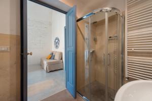 A bathroom at Dimore Santagaeta
