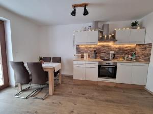 A cozinha ou kitchenette de Apartmán Felix