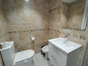Łazienka w obiekcie ACV - Costa Azahar I-2ª linea planta 3 norte