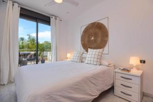 Postel nebo postele na pokoji v ubytování Nuevo, gran terraza con jacuzzi privado y piscina