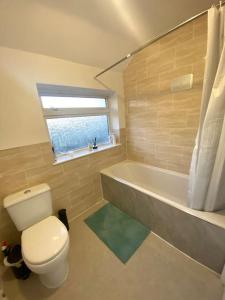 Koupelna v ubytování SwankyHome 4 Groups/Contractors + 12 fotografií