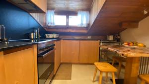 A kitchen or kitchenette at Attico Vista Tofane