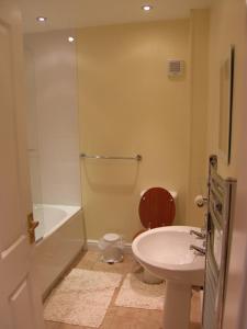 Koupelna v ubytování Pinfold Holiday Cottage