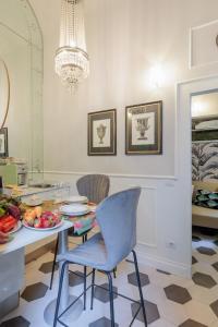 Area soggiorno di Busdraghi Studio, a stylish studio along Via Fillungo