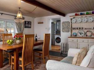 a kitchen and dining room with a table and chairs at Cosy Country Cottage; Brecon Beacons in Crickhowell