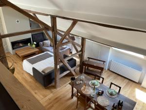 Una cama o camas en una habitación de Grange de Lesse