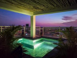 Πισίνα στο ή κοντά στο La Belle Residence