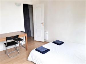 Fotografia z galérie ubytovania APPARTEMENT ENTIER A PARIS PROCHE PLACE VOLTAIRE. v Paríži