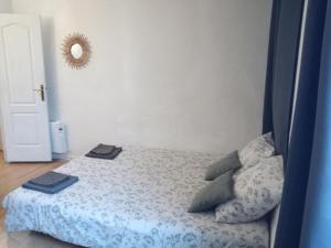 Fotografia z galérie ubytovania APPARTEMENT ENTIER A PARIS PROCHE PLACE VOLTAIRE. v Paríži