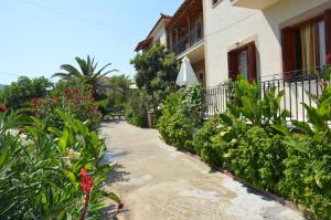 a walkway next to a house with flowers and plants at Mr. Greek Villa in Petra