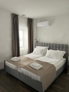 En eller flere senge i et værelse på Luxury apartments Azalea Primošten