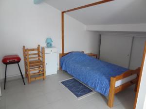 A bed or beds in a room at Maison La Faute-sur-Mer, 2 pièces, 5 personnes - FR-1-476-35