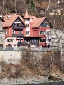 a house on a hill next to the water at B&B Hotel Heimgartl in Innsbruck