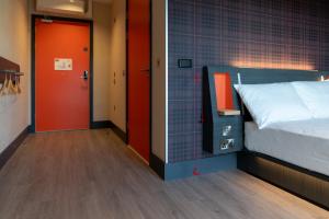 Letto o letti in una camera di easyHotel Dublin