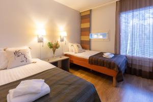Ein Bett oder Betten in einem Zimmer der Unterkunft Hotel Linnasmäki