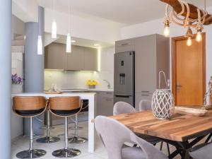 A kitchen or kitchenette at Escape In Blue