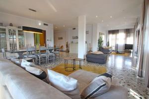a large living room with couches and a dining room at Appartamento Dei Ronchi in Marina di Massa
