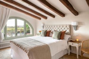 Postel nebo postele na pokoji v ubytování Mas del Suro Costa Brava - BY EMERALD STAY