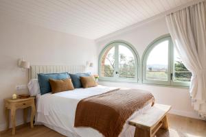 Postel nebo postele na pokoji v ubytování Mas del Suro Costa Brava - BY EMERALD STAY