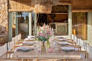 Restaurace v ubytování Mas del Suro Costa Brava - BY EMERALD STAY