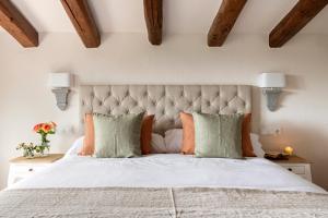 Postel nebo postele na pokoji v ubytování Mas del Suro Costa Brava - BY EMERALD STAY