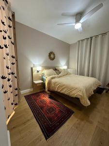 Postel nebo postele na pokoji v ubytování Le Grand Bleu - Calme et Thermal