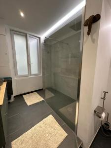 Koupelna v ubytování Le Grand Bleu - Calme et Thermal
