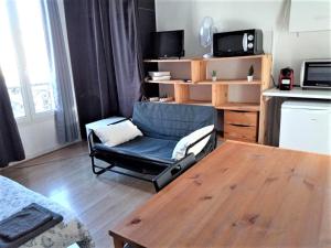 Fotografia z galérie ubytovania APPARTEMENT ENTIER A PARIS PROCHE PLACE VOLTAIRE. v Paríži