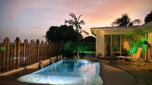 Bassein majutusasutuses Villa Amaryllis luxueuse,piscine,vue mer,plage või selle lähedal