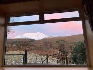 Nespecifikovaný výhled na hory nebo výhled na hory při pohledu z prázdninového domu + 4 fotografie