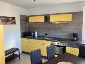 Kuchyň nebo kuchyňský kout v ubytování Ferienwohnung-Relax-Schleesen + 19 fotografií