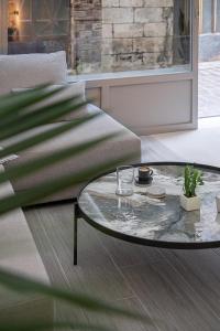 Χώρος καθιστικού στο Malmáki, a street view apartment +17 φωτογραφίες