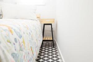 A bed or beds in a room at Encantador apartamento reformado en Tetuán by beBalmy
