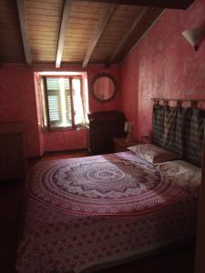a bedroom with a large bed and a window at Soledad in Bonassola