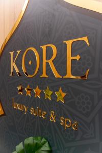 a sign for the koori luxury suite and spa at Kore Luxury Suite e Spa in Naples
